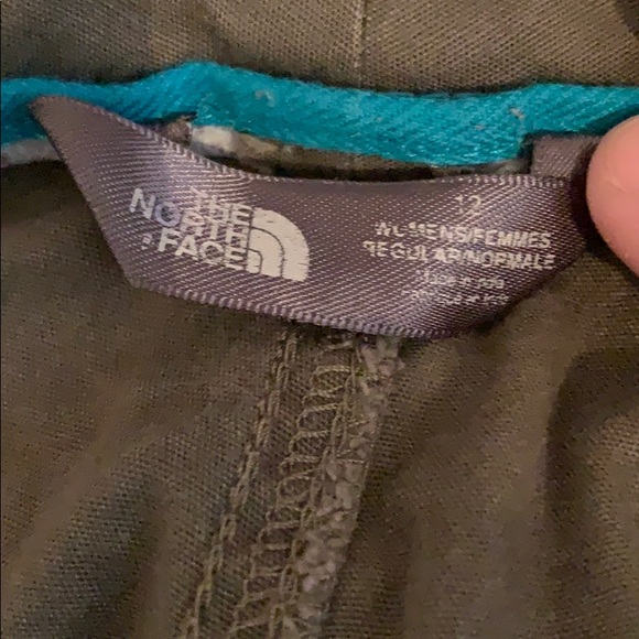 Women’s North Face Recreation Roll-Up Pants - Picture 8 of 8